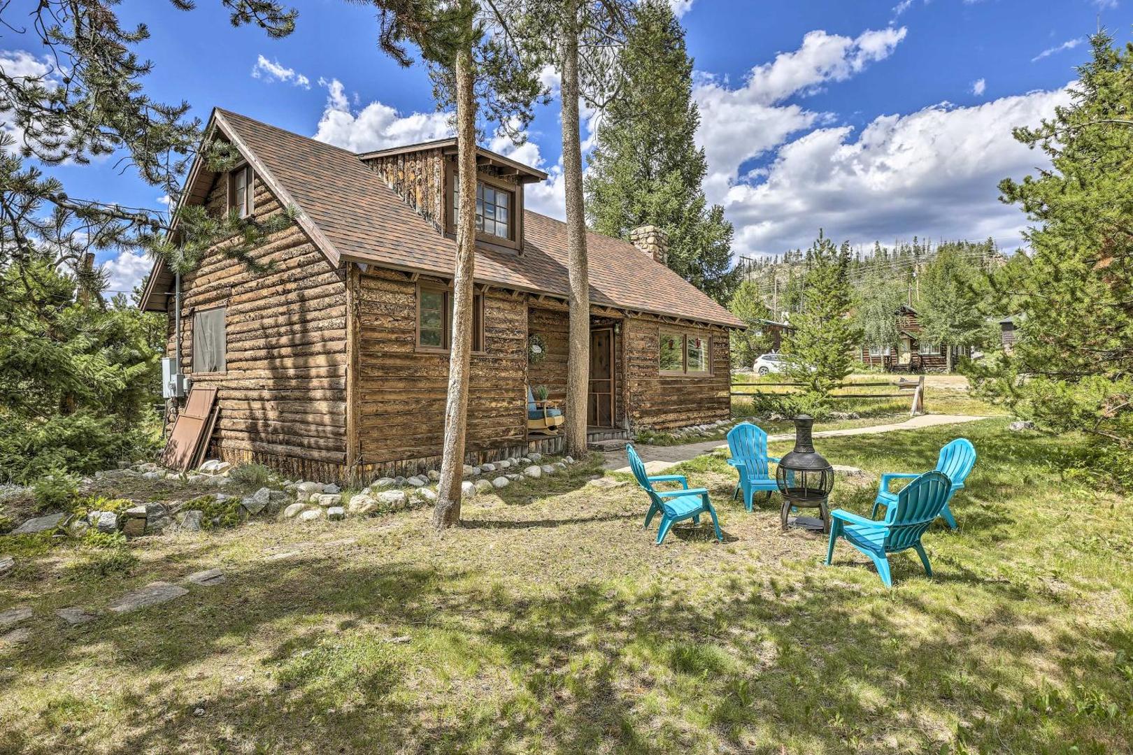 Historic Downtown Cabin – Walk to Grand Lake!